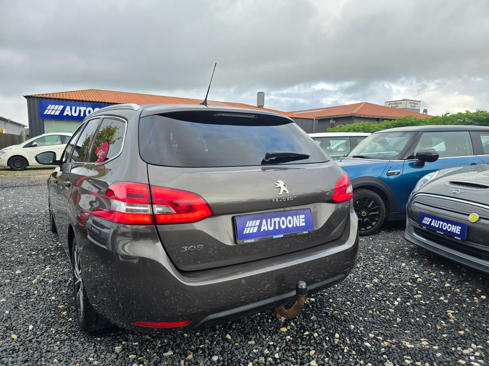 Brun Peugeot 308 fra 2015