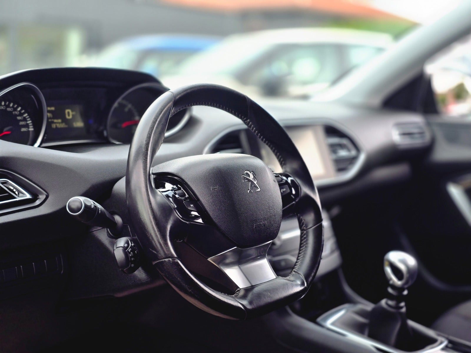 Brun Peugeot 308 fra 2015