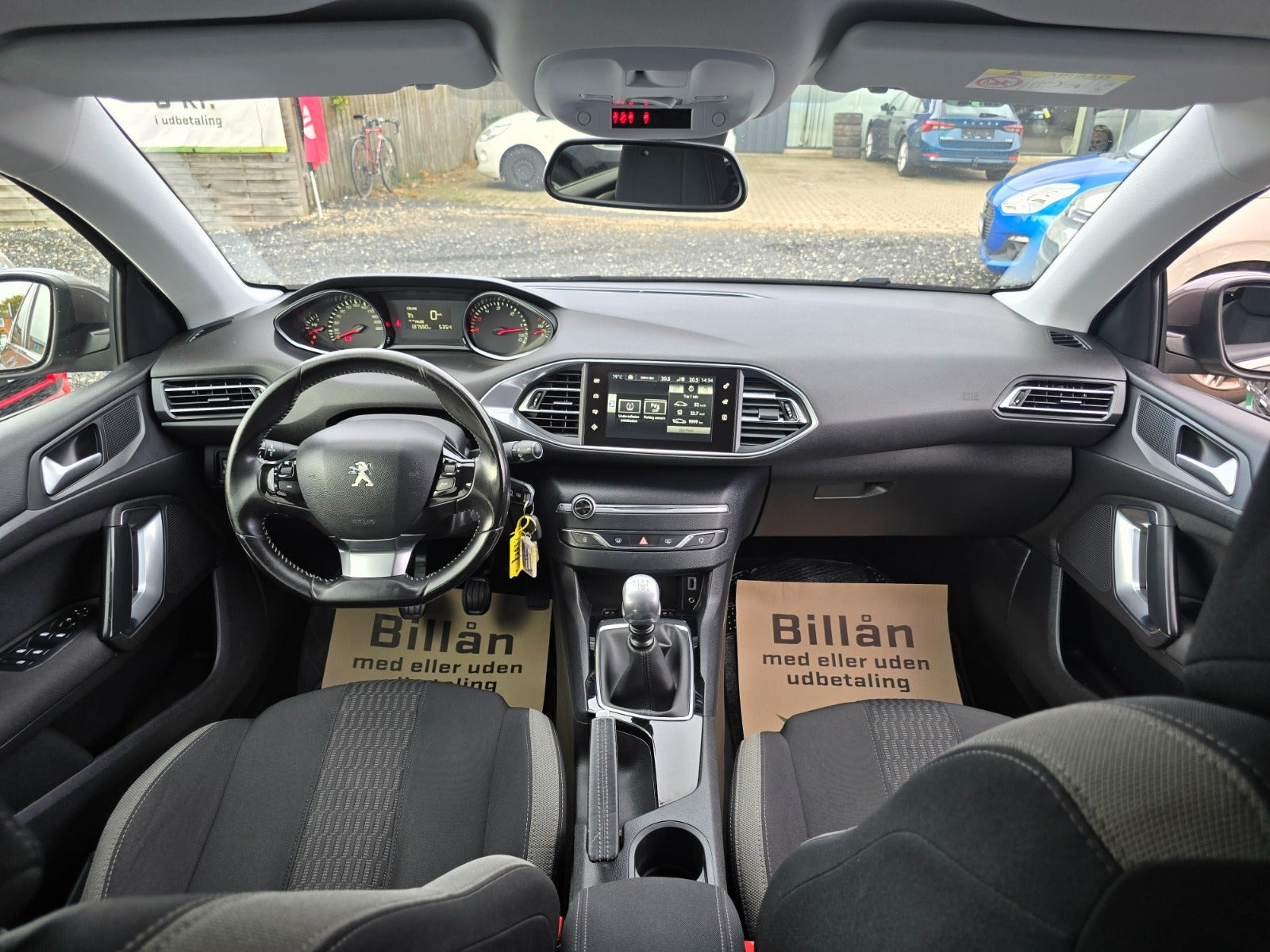 Brun Peugeot 308 fra 2015