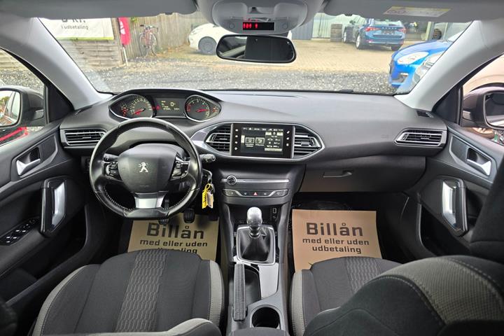 Brun Peugeot 308 fra 2015