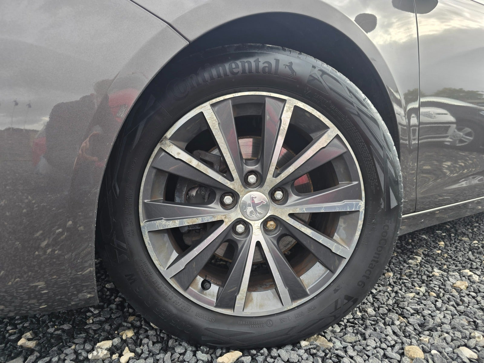 Brun Peugeot 308 fra 2015
