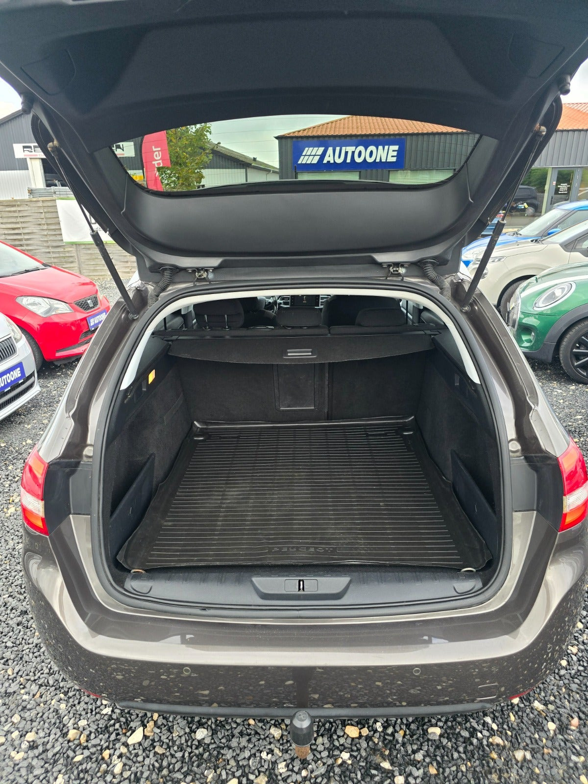 Brun Peugeot 308 fra 2015