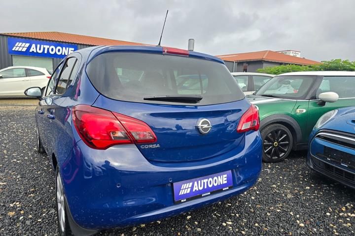 Blå Opel Corsa fra 2019