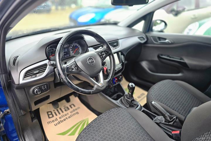 Blå Opel Corsa fra 2019