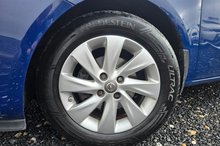Blå Opel Corsa fra 2019