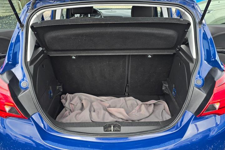Blå Opel Corsa fra 2019