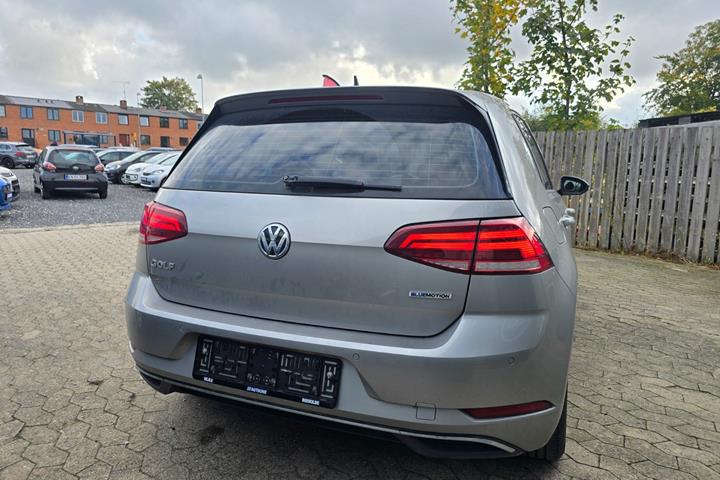 Sølv VW Golf VII fra 2018
