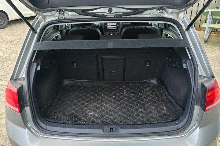 Sølv VW Golf VII fra 2018
