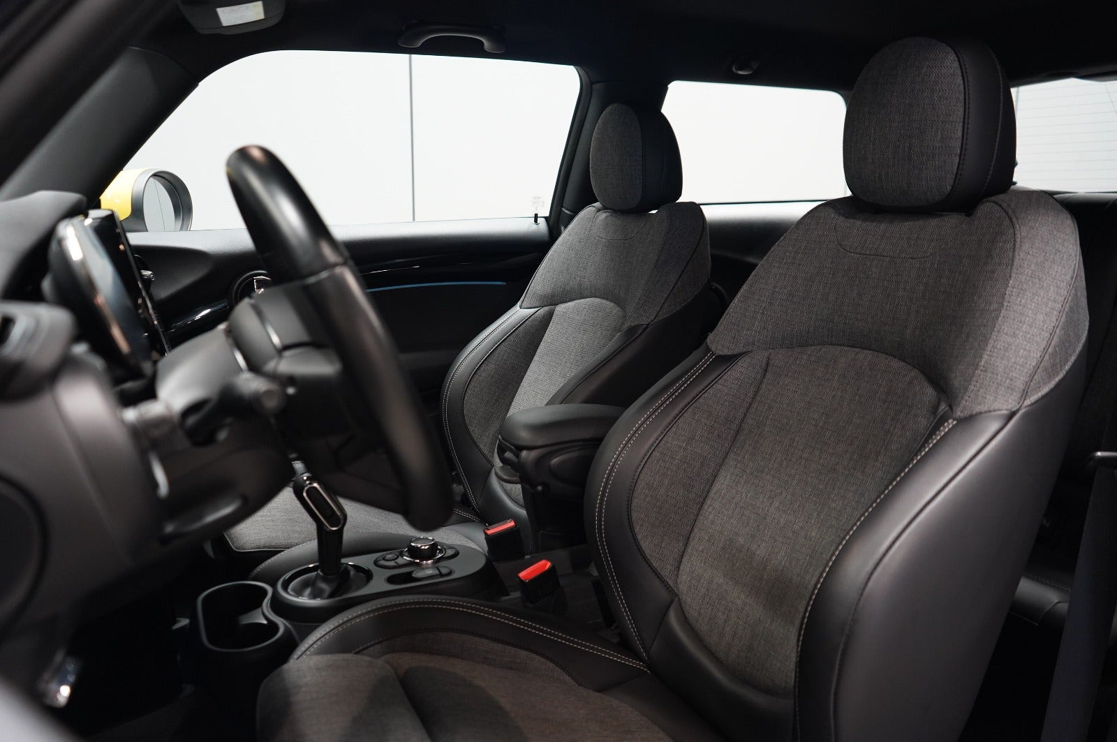 Hvid Mini Cooper SE fra 2022