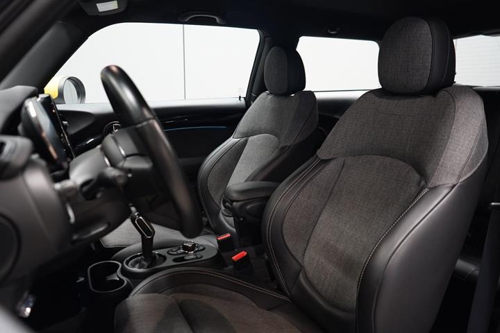 Hvid Mini Cooper SE fra 2022