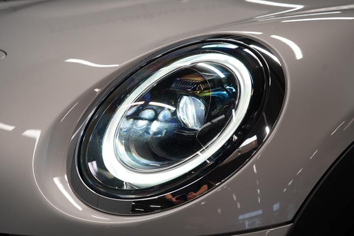 Hvid Mini Cooper SE fra 2022