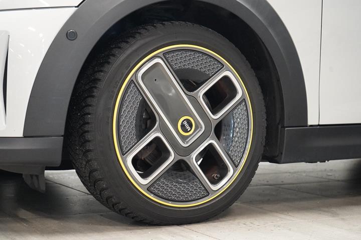 Hvid Mini Cooper SE fra 2022
