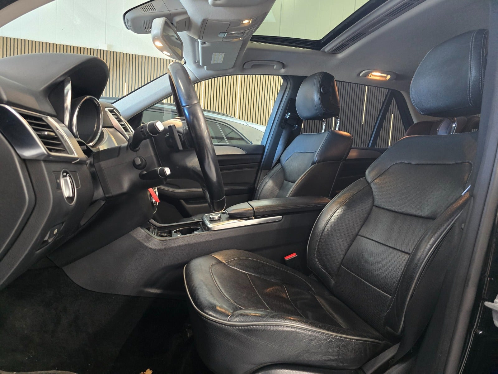 Sort Mercedes ML350 fra 2012