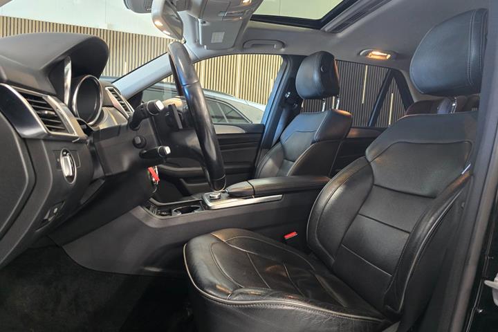 Sort Mercedes ML350 fra 2012