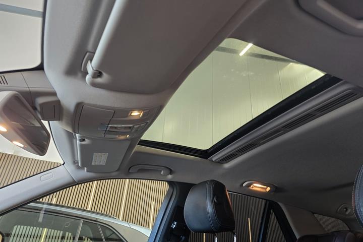 Sort Mercedes ML350 fra 2012