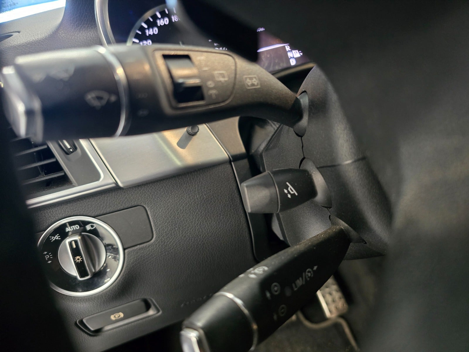 Sort Mercedes ML350 fra 2012