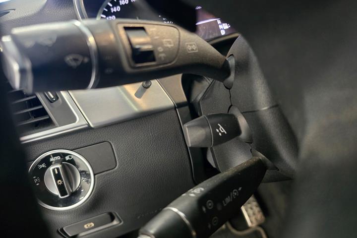 Sort Mercedes ML350 fra 2012
