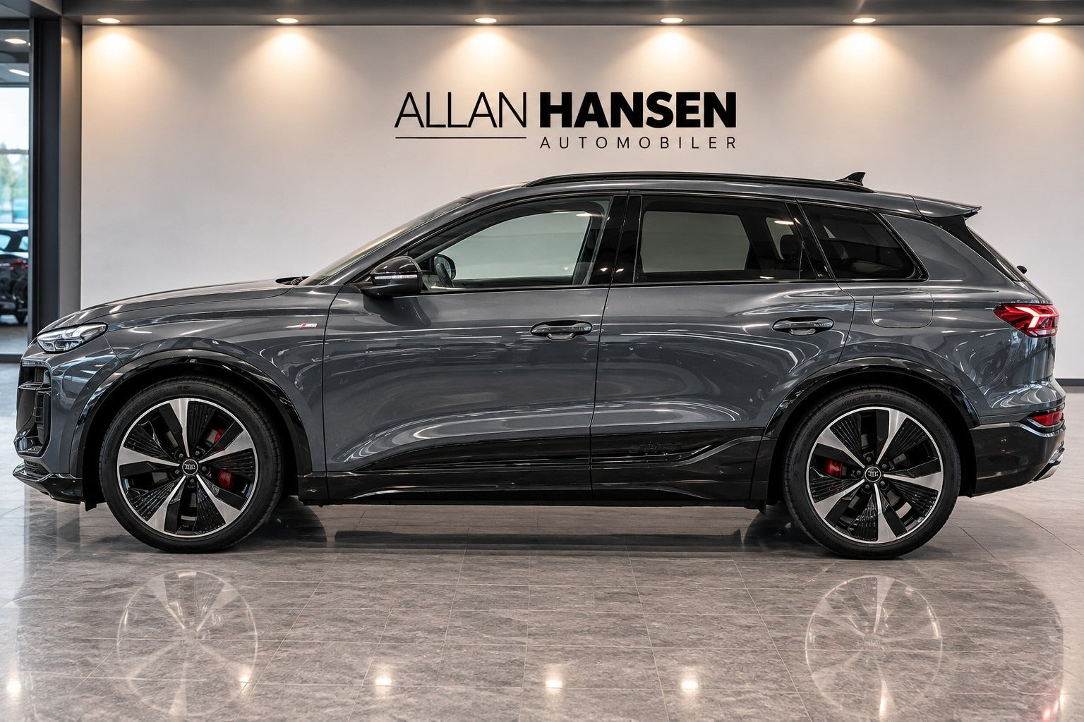 Grå Audi SQ6 e-tron fra 2025