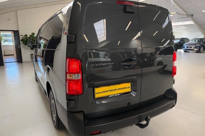 Grå Peugeot Expert fra 2025