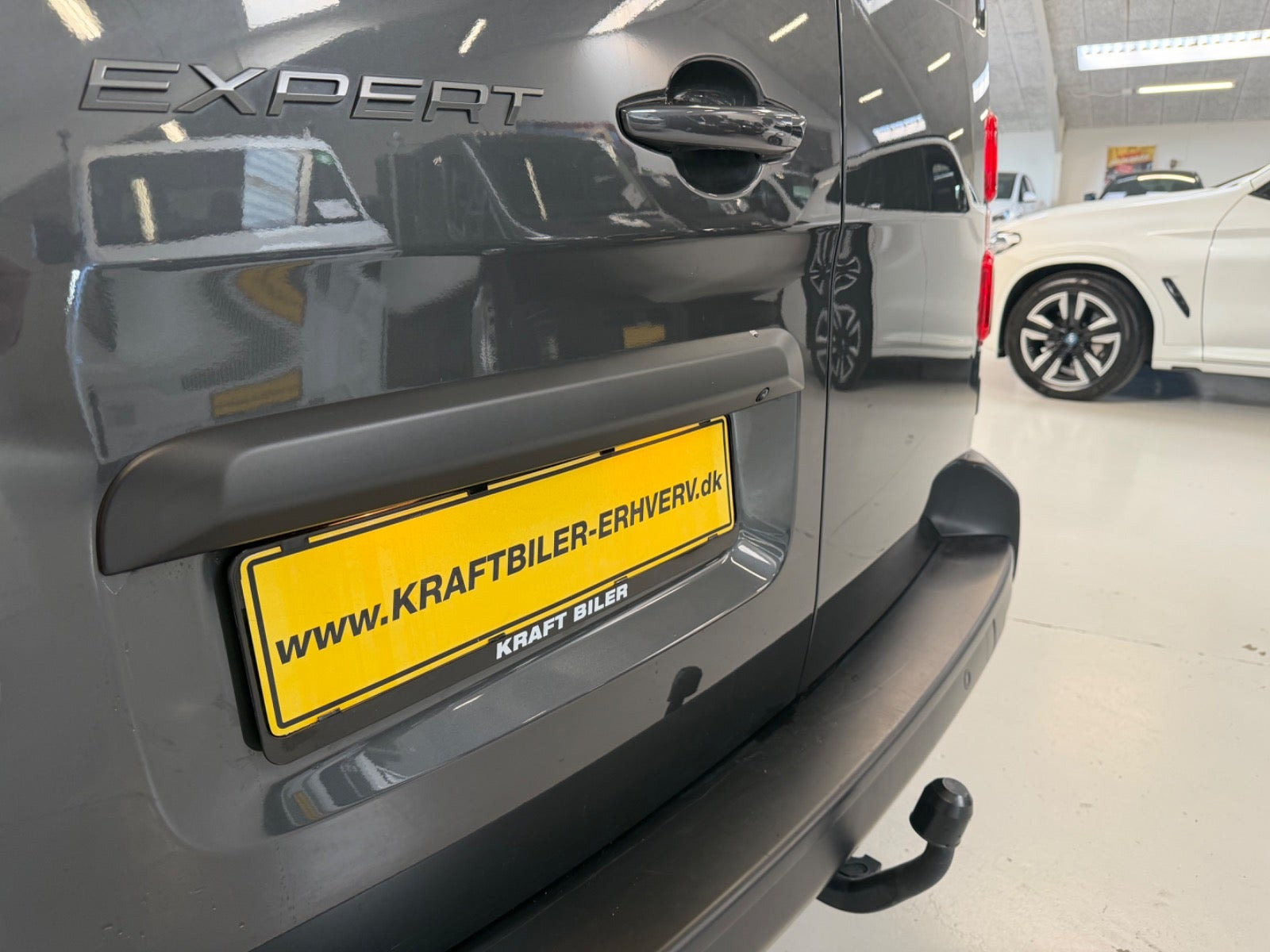 Grå Peugeot Expert fra 2025