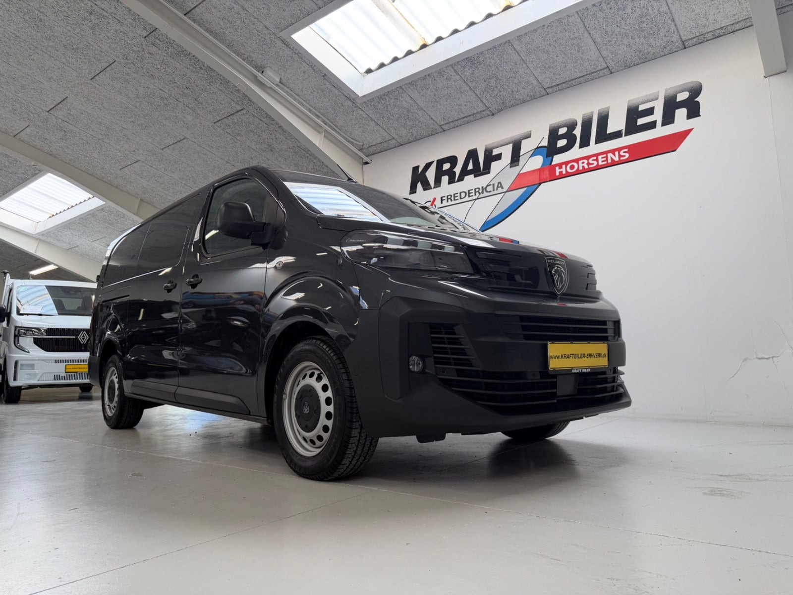 Grå Peugeot Expert fra 2025