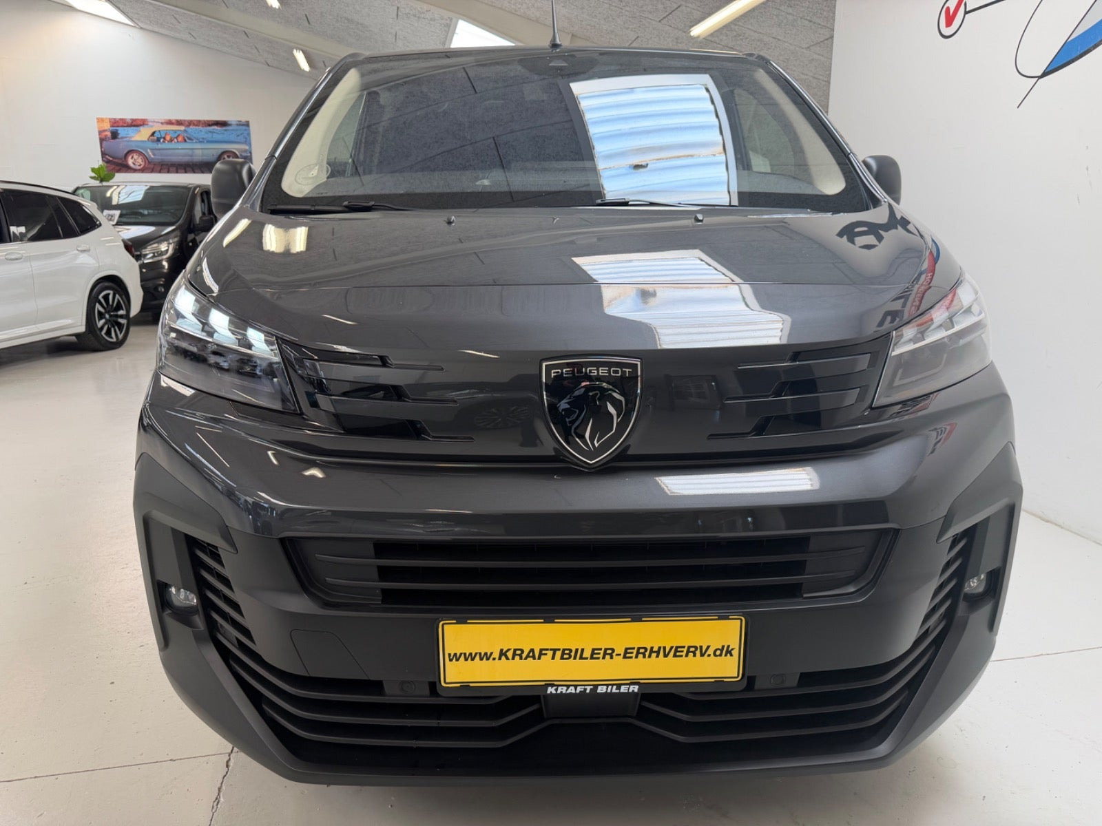 Grå Peugeot Expert fra 2025