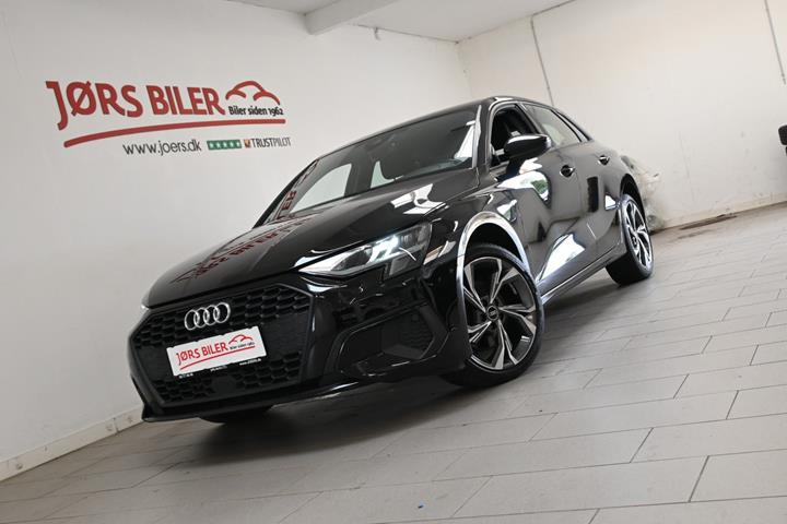 Sort Audi A3 fra 2021 set udefra