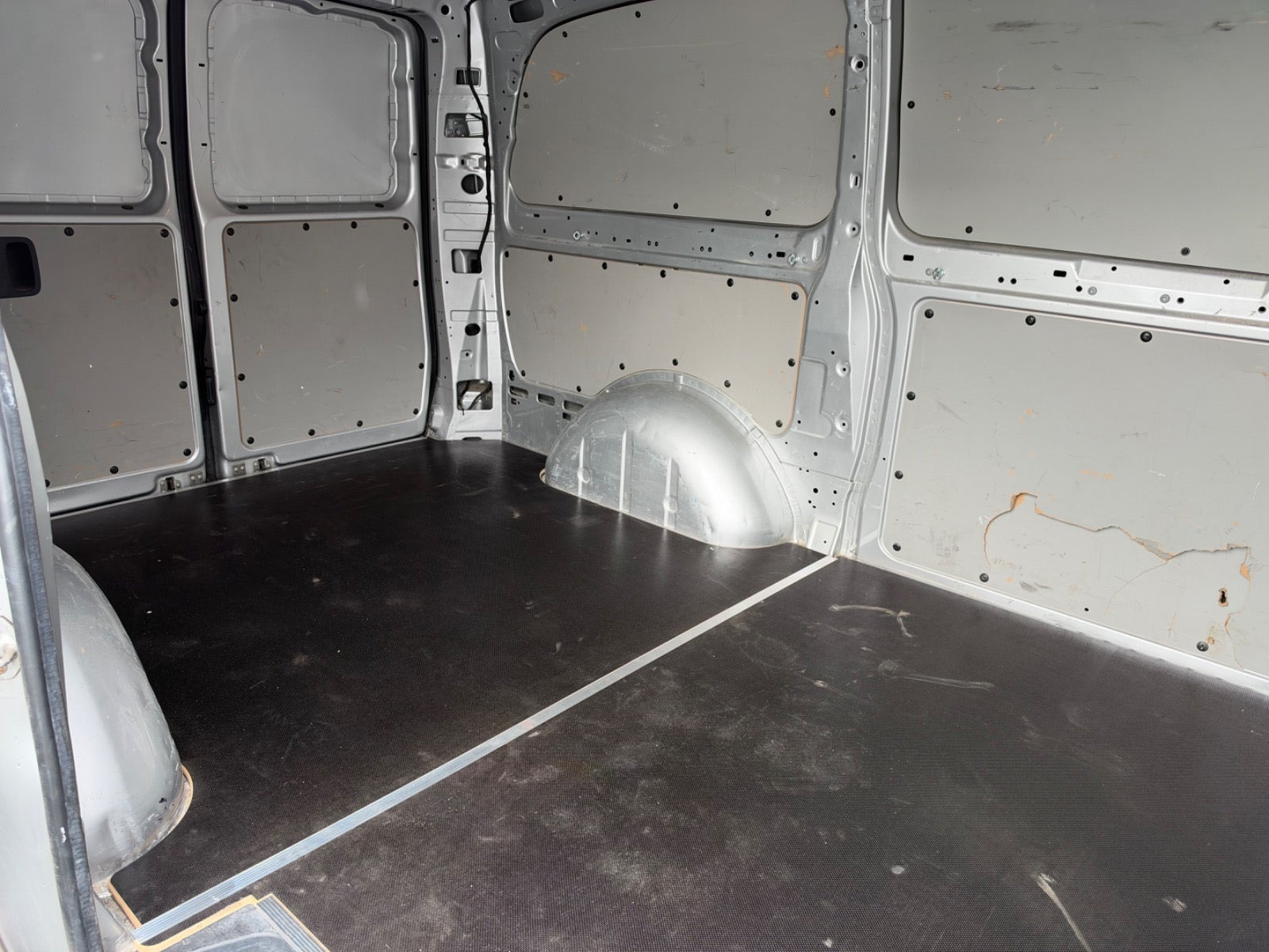 Sølv Mercedes Vito 119 fra 2020