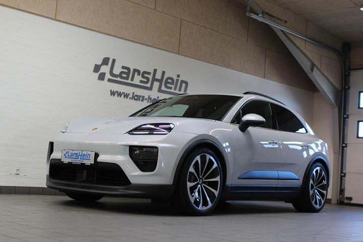 Grå Porsche Macan 4 fra 2025