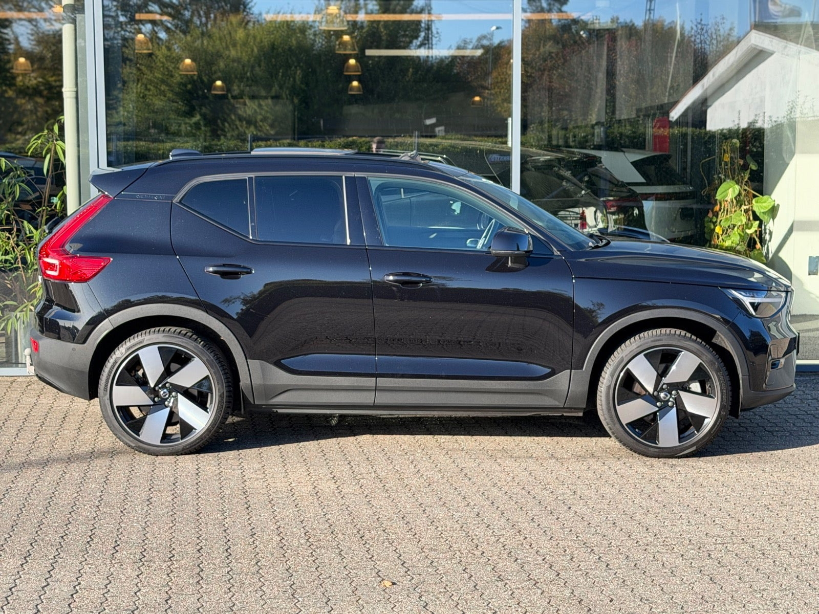 Sort Volvo XC40 fra 2023