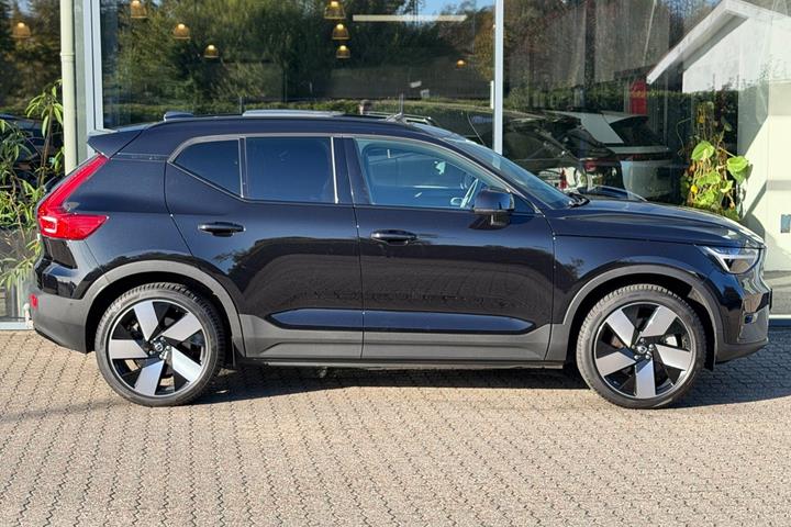 Sort Volvo XC40 fra 2023
