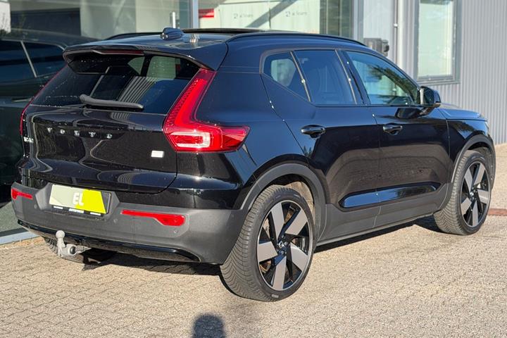Sort Volvo XC40 fra 2023