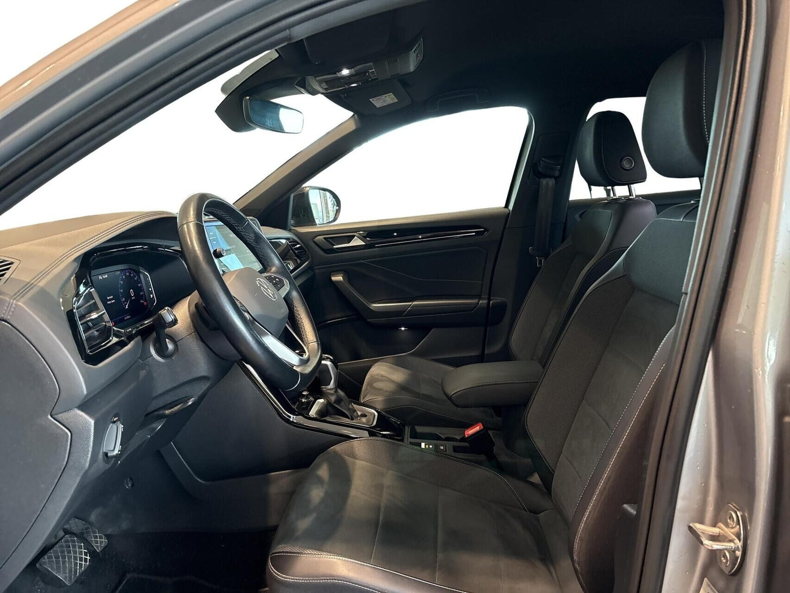 Sølv VW T-Roc fra 2023