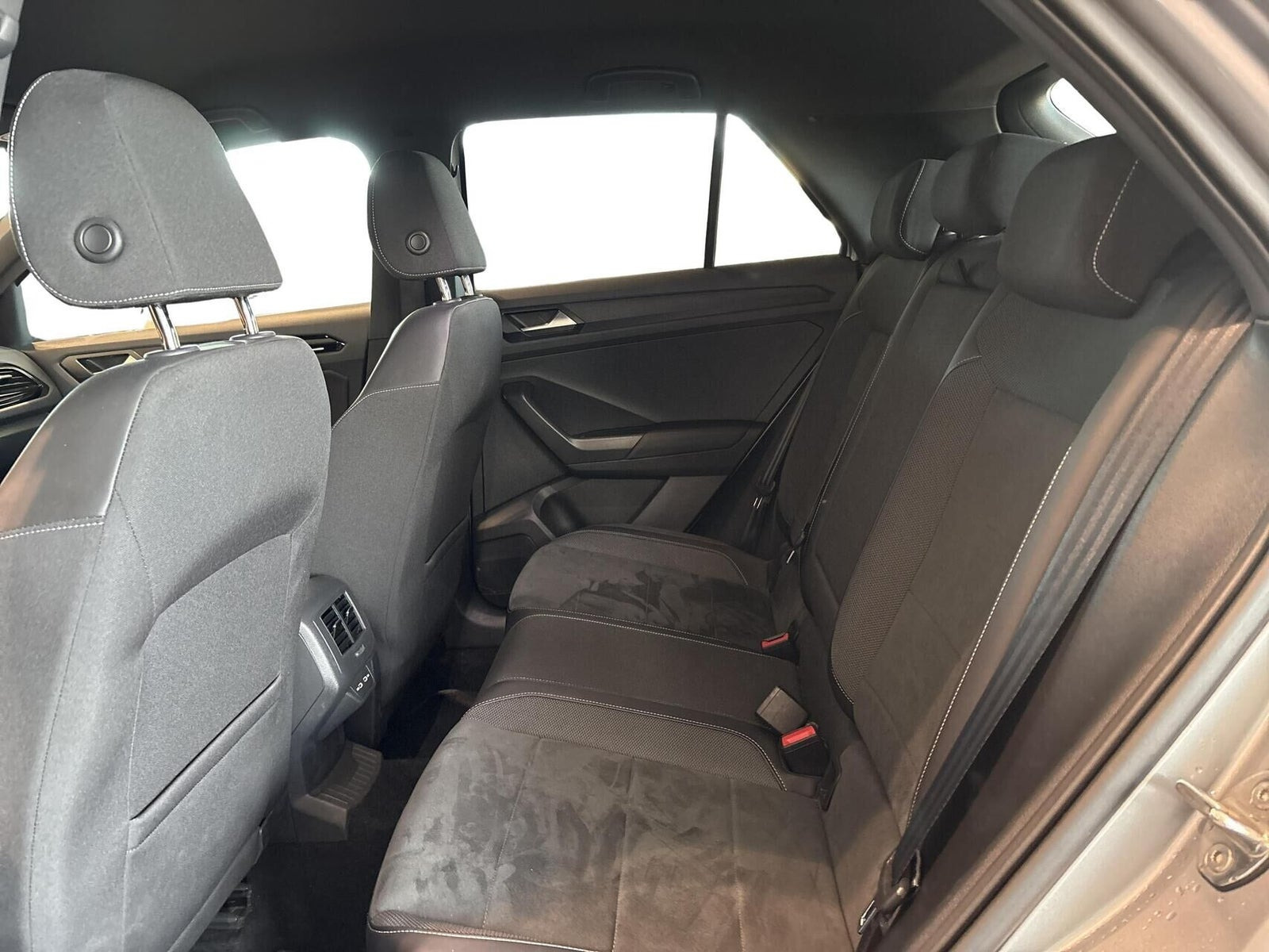 Sølv VW T-Roc fra 2023
