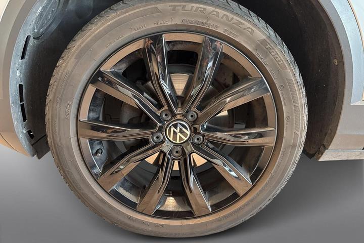 Sølv VW T-Roc fra 2023