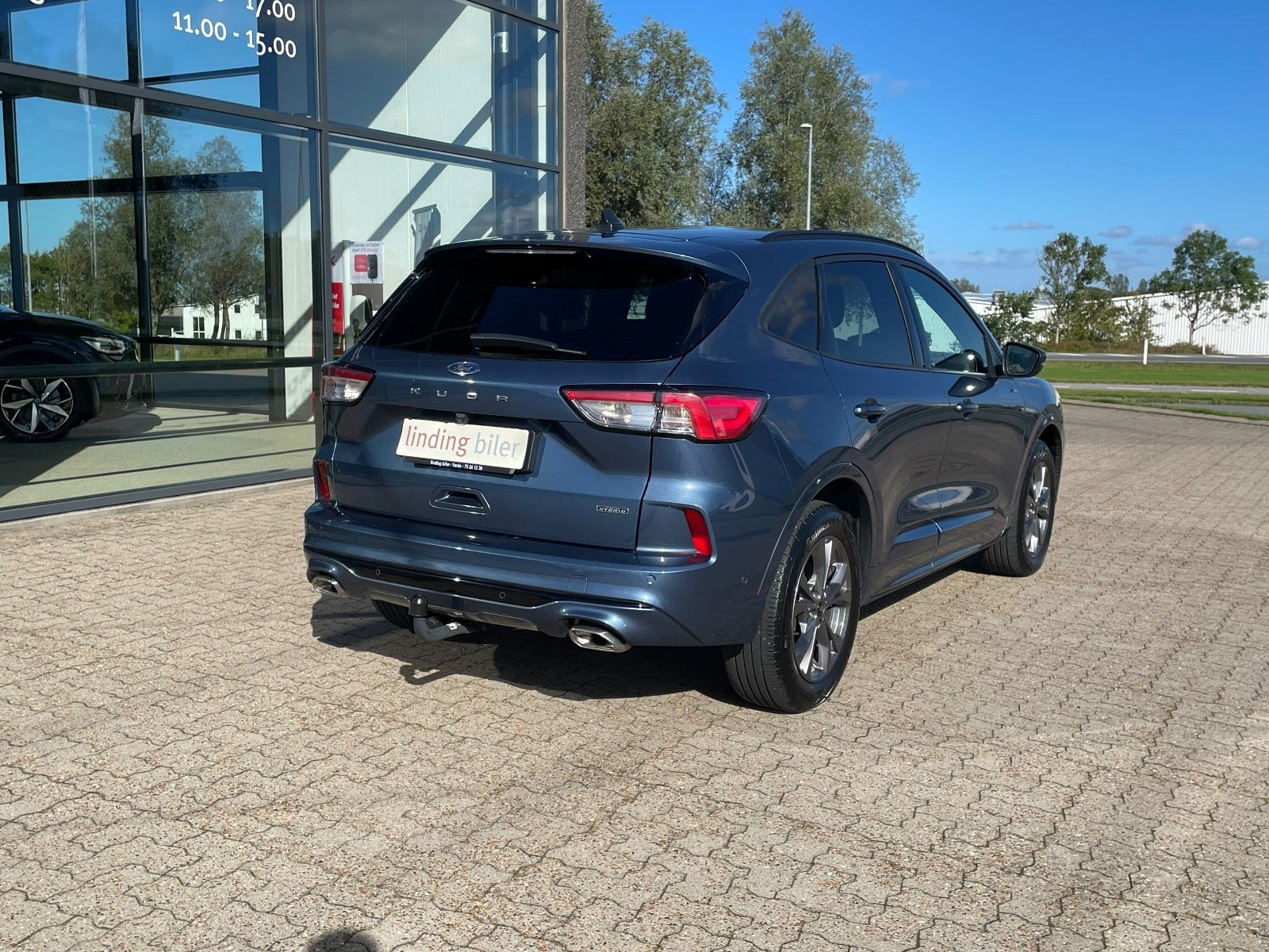 Blå Ford Kuga fra 2023