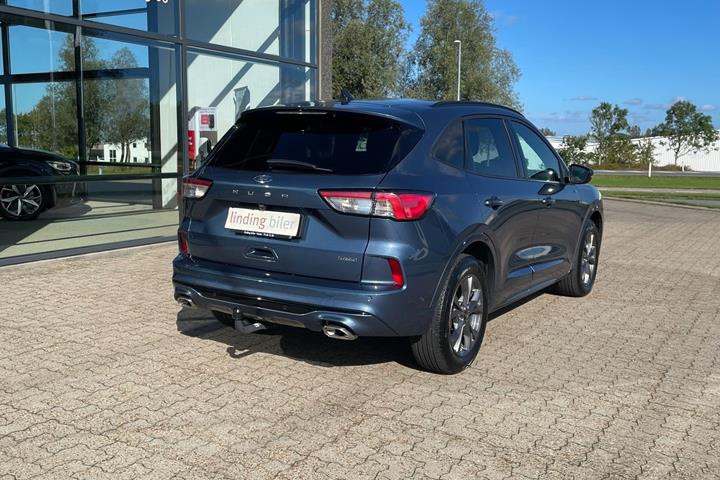Blå Ford Kuga fra 2023