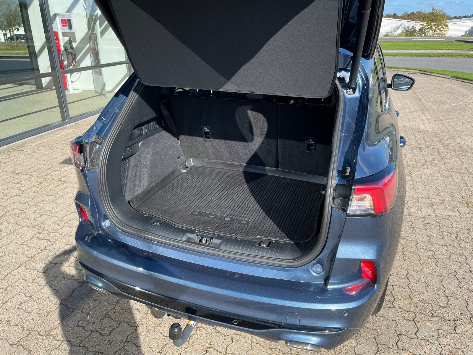 Blå Ford Kuga fra 2023