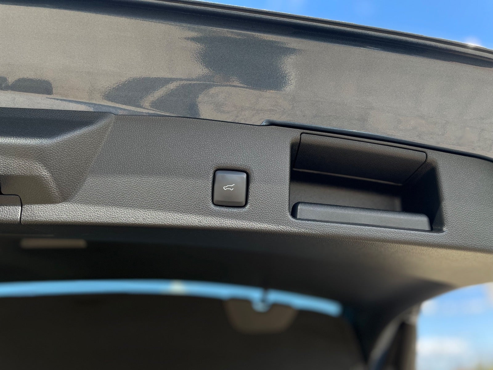 Blå Ford Kuga fra 2023