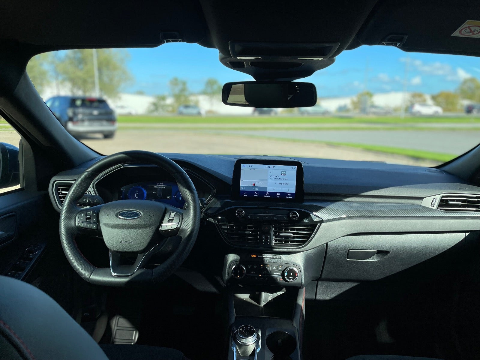Blå Ford Kuga fra 2023