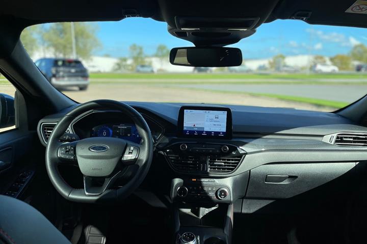 Blå Ford Kuga fra 2023