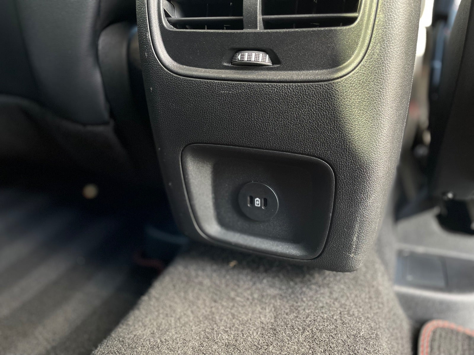 Blå Ford Kuga fra 2023