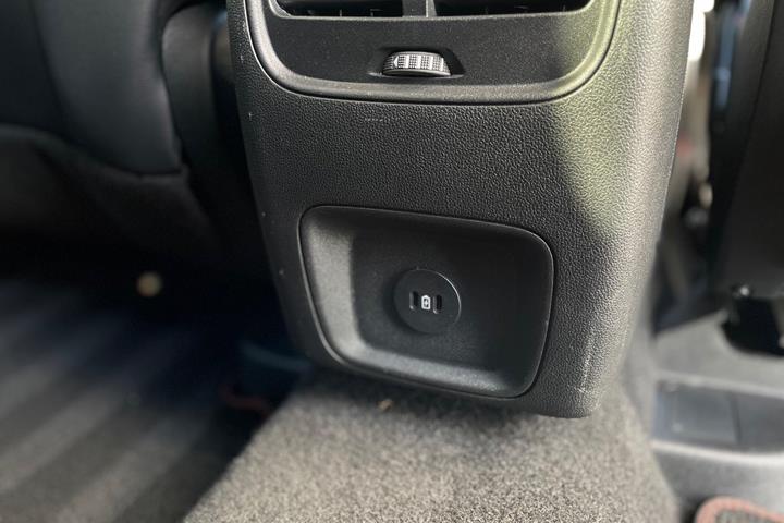 Blå Ford Kuga fra 2023