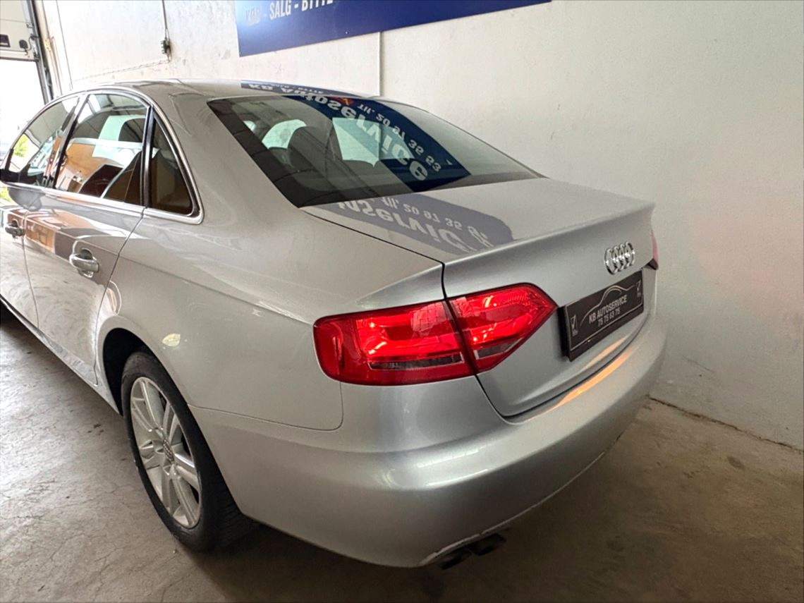 Sølv Audi A4 fra 2008
