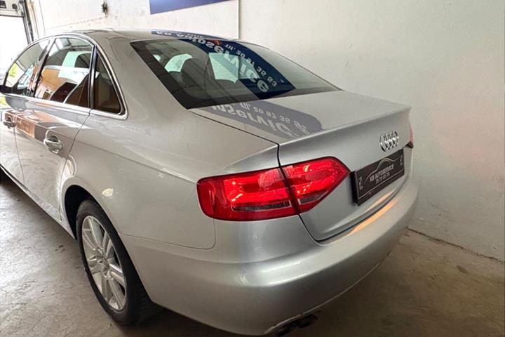 Sølv Audi A4 fra 2008