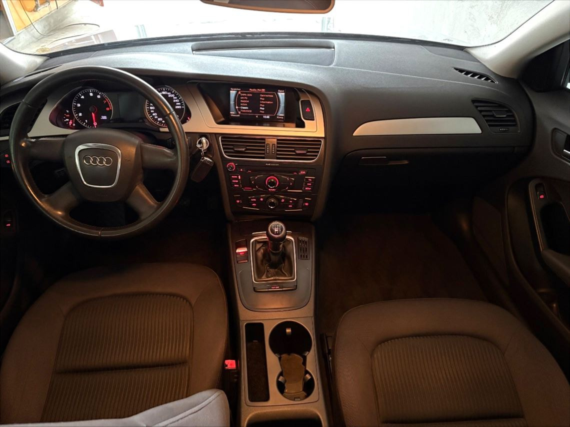 Sølv Audi A4 fra 2008