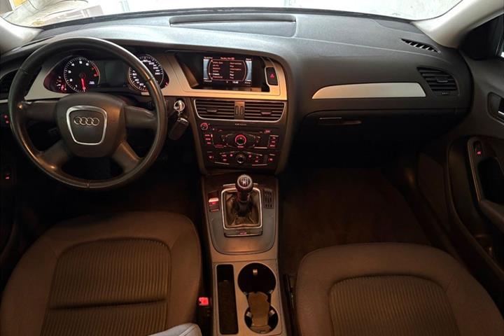 Sølv Audi A4 fra 2008