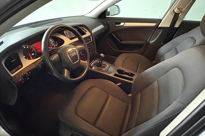 Sølv Audi A4 fra 2008