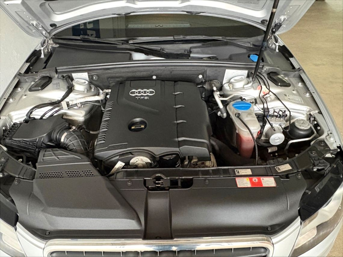 Sølv Audi A4 fra 2008
