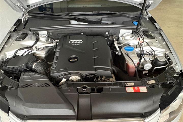 Sølv Audi A4 fra 2008